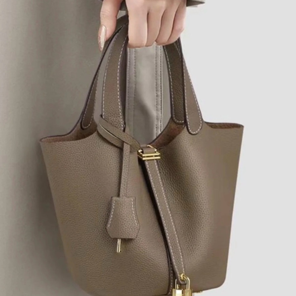 Elegant green Leather Tote Bag